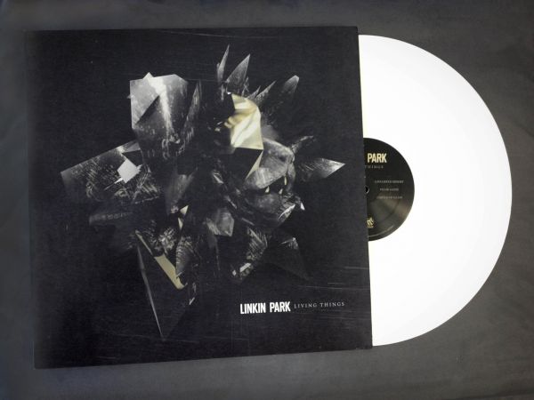 VINIL - LIVING THINGS - LIMITADO